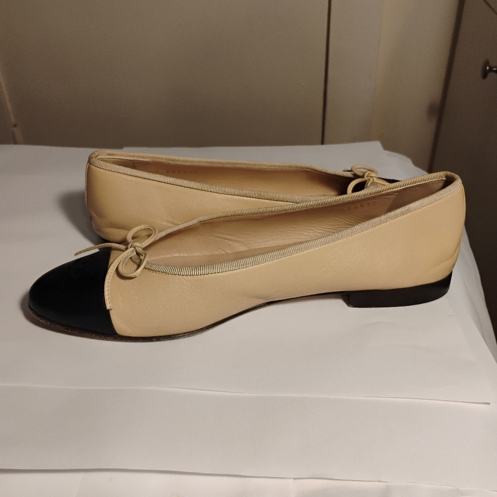 CHANEL Leather cap toe Iconic Ballet Ballerina Flats Shoes 41 - Picture 12 of 16